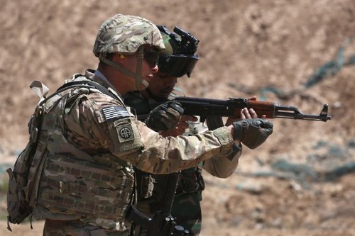 US to give Iraq anti-tank weapons for IS fight - ảnh 1